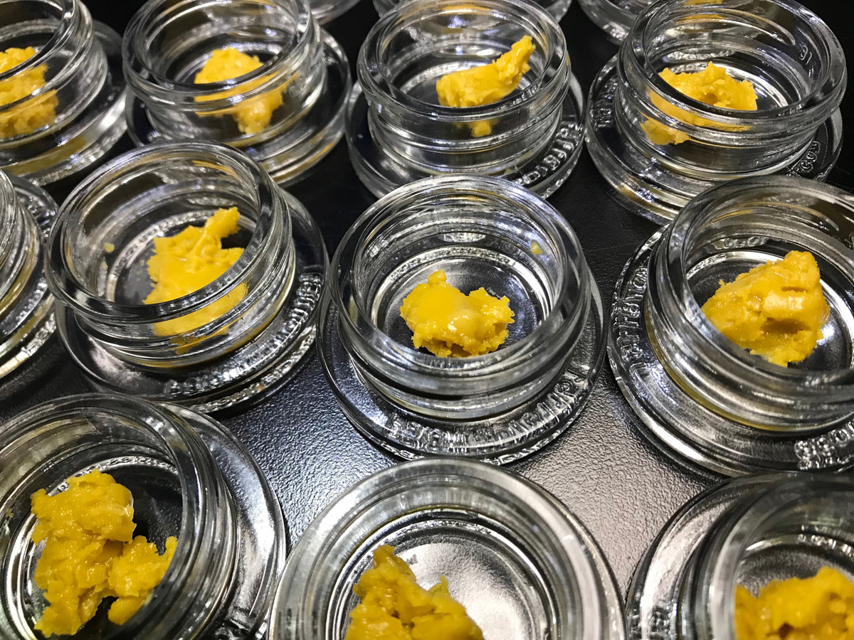 HOW TO DAB CANNABIS CONCENTRATES SUCH AS WAX, SHATTER, BATTER