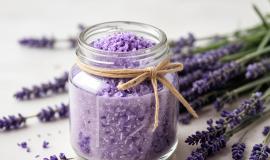 A Beginner’s Guide to Cannabis Bath Bombs and Salts