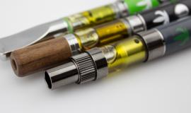 What Makes a Vape Hit Smooth vs Harsh: What to Look For in Oil, Hardware, and Voltage