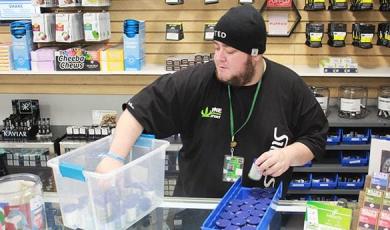 Retail Associate aka Budtender | Denver Aurora Evening Shift